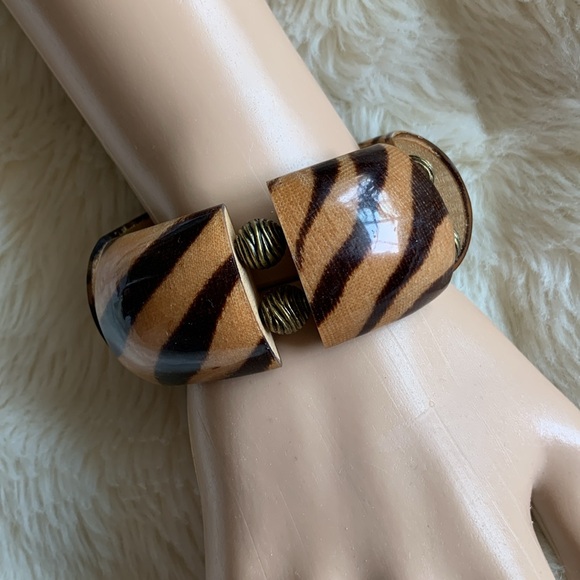 Vintage Stretch wood bangle beaded tiger striped bracelet - Picture 6 of 10